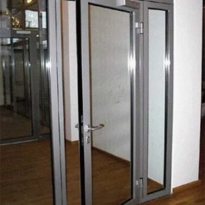 Алюминиевая дверь 1500×2200 мм.